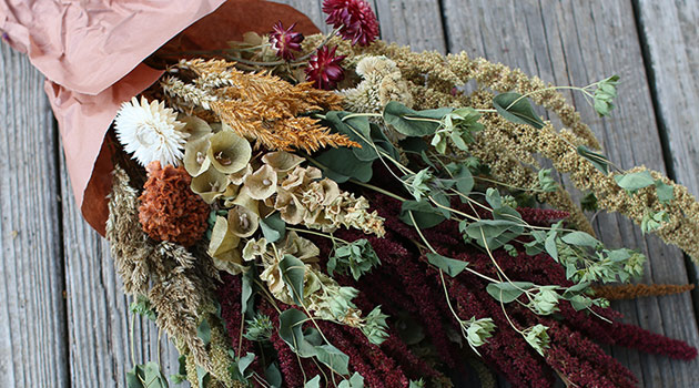 Buy Wholesale Desert Sun Pampas Grass and Lavender Wreath in Bulk 